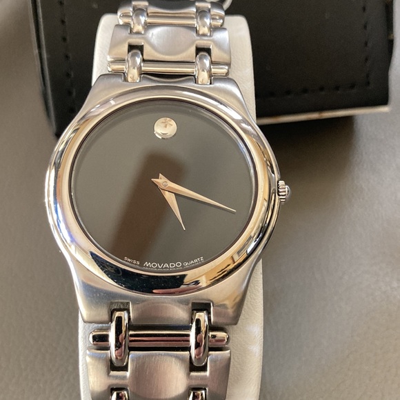 BNWT Movado folio unisex watch - needs battery - Picture 5 of 12